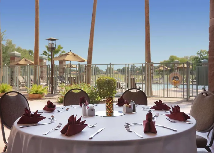 Hotel Embassy By Hilton Scottsdale 3*
