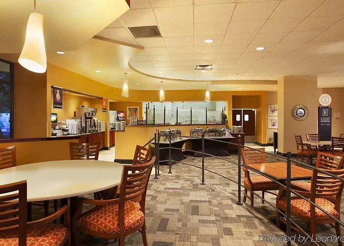 Embassy By Hilton Scottsdale Hotel 3*